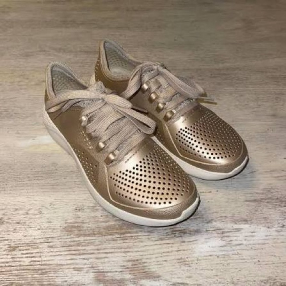 Crocs Women's Pacer Sneakers size 9